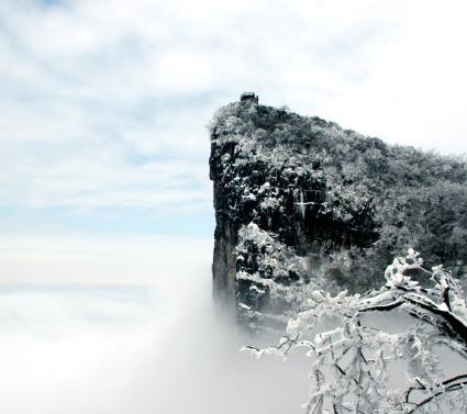 天門(mén)山雪景